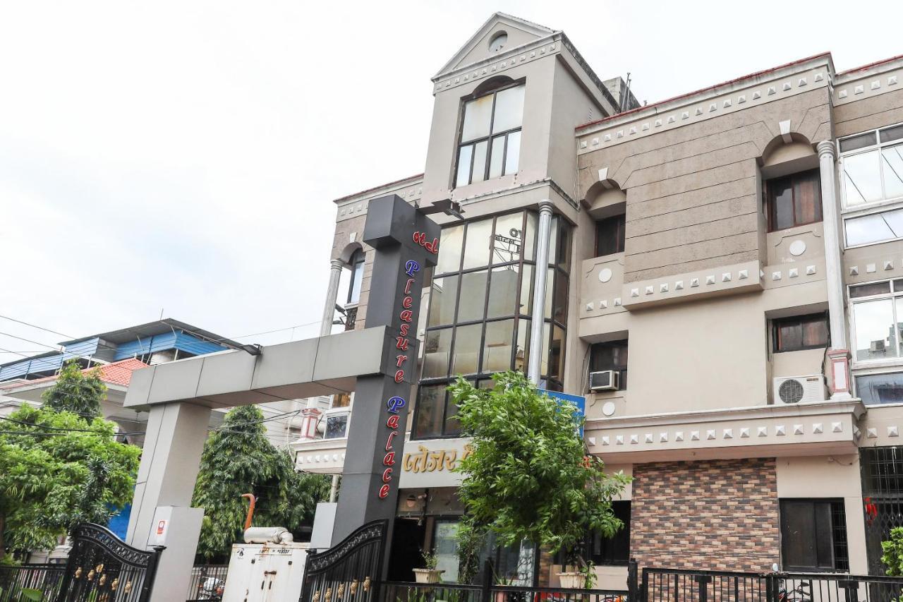 Hotel Oyo 62194 Pleasure Palace Indore Exterior foto